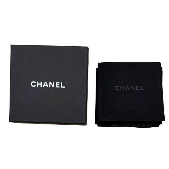 Chanel Gold-Plated  2023 Strass & Faux Pearl Brooch - Picture 4 of 4